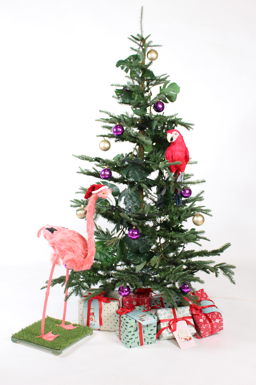 Juletræ, julegaver, flamingo, nissehue, jul, grantræ, gran, papegøje