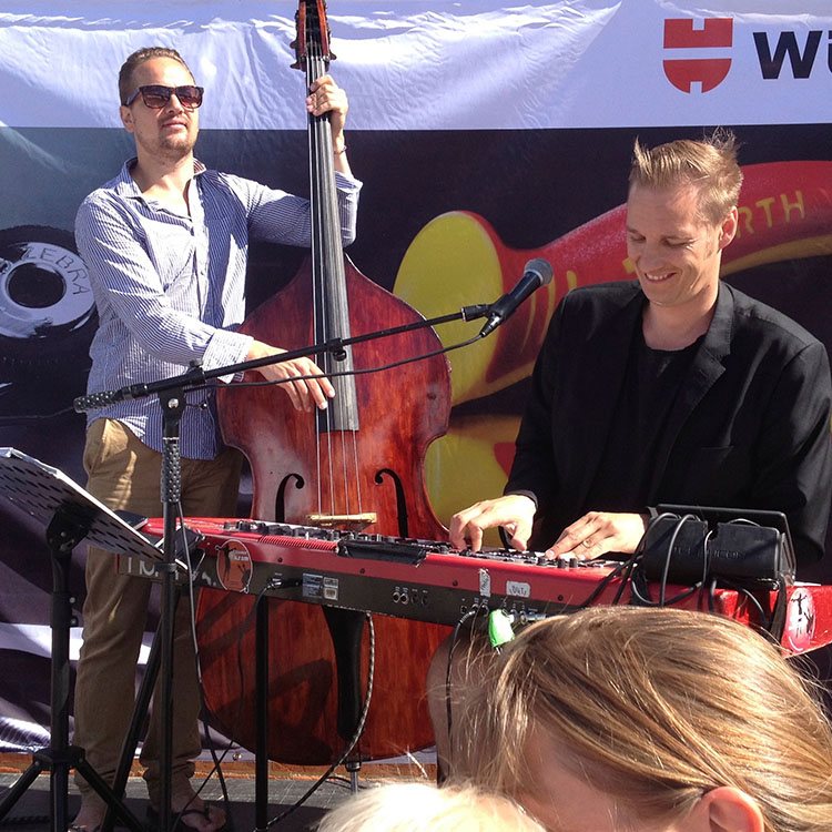 Band på scenen r til familiedag hos würths