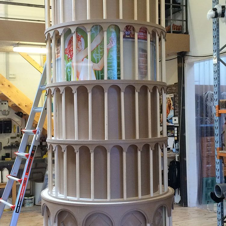 Rodkjær har brugt forskellige materialer til den store model af det skæve tårn i Pisa