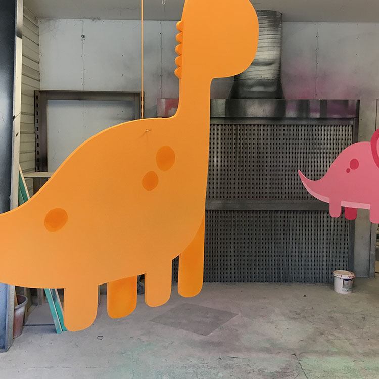 Orange dino-uro med detaljer hos Rodkjær