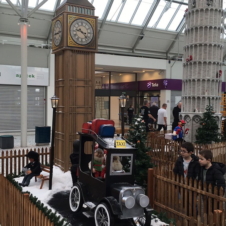 Big Ben står højt i Rodkjærs nisseby i Waves