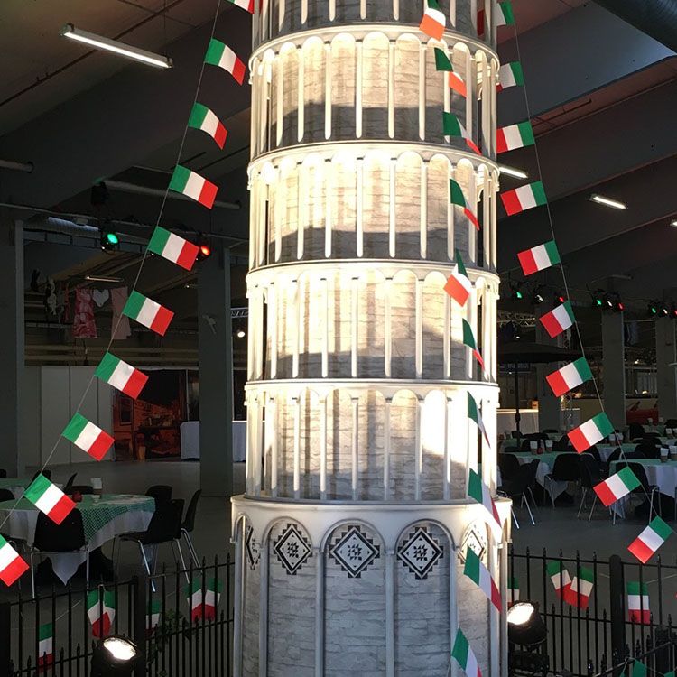Specialfremstillet mini-model af Det Skæve Tårn i Pisa 