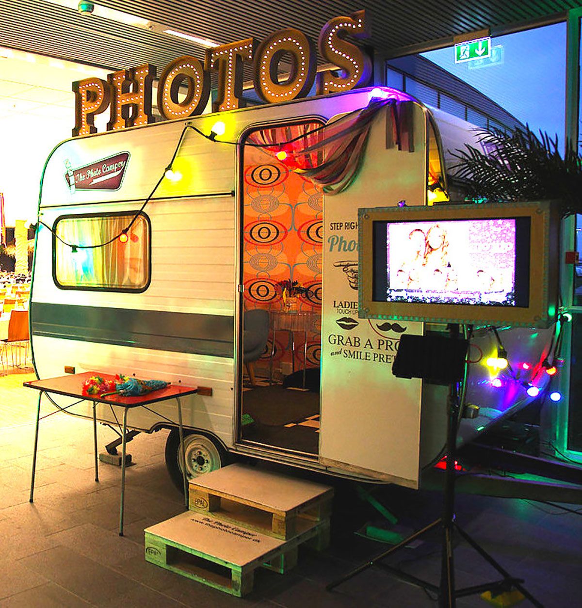 En gammel campingvogn er omdannet til en photo booth 