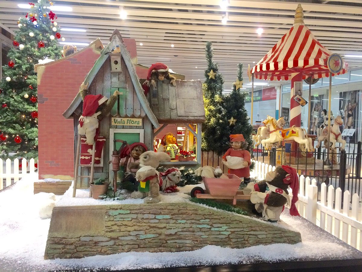 I et shoppingcenter har Rodkjær dekoreret et område med et nisselandskab med aber, kaniner og bjørne i nissetøj. Der er sne, et lille hus, grantræer og andre eventyrlige juleting