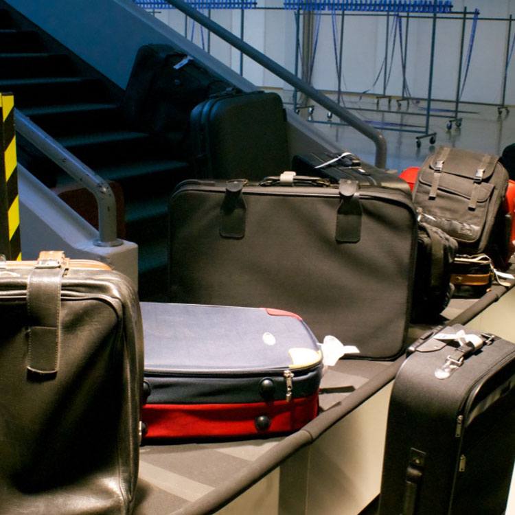 Rodkjærs Airport-dekoration af bagagebånd med kufferter