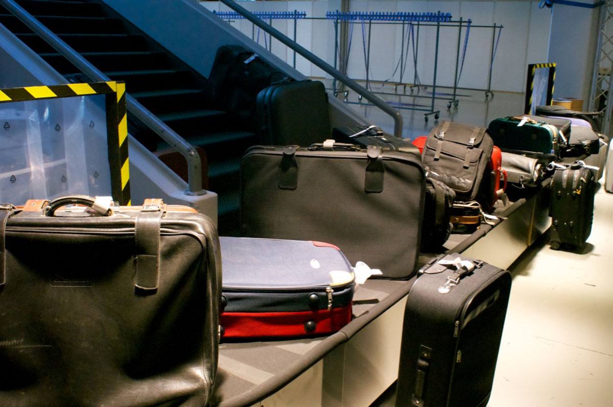 Rodkjærs Airport-dekoration af bagagebånd med kufferter