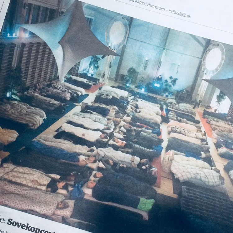 Hallen var fyldt med madrasser til Rodkjærs 12-timers sovekoncert