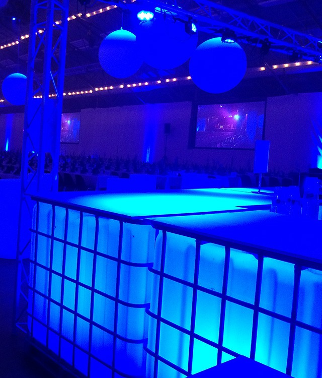 Rodkjær har skabt rammen for Sydbank i Sydbanks blå logofarve