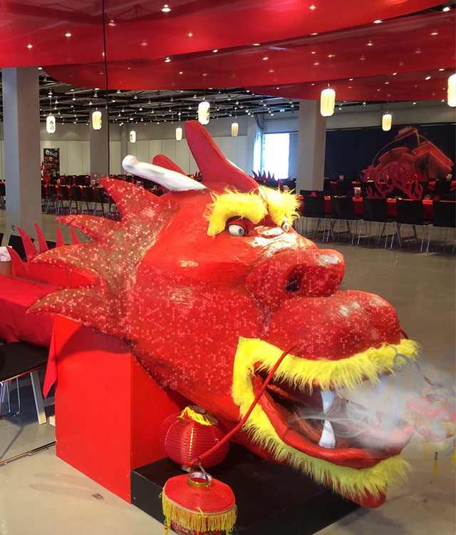 Kina repræsenteret med dragehoved til Novo Nordisk sommerfest
